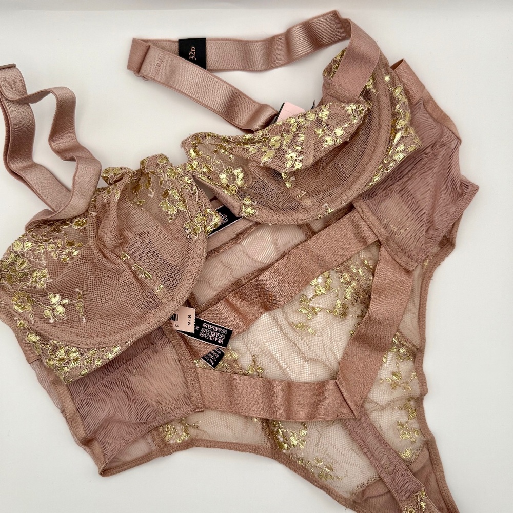 NWT Victoria’s Secret Sexy Sparkle Bra/Thong Set 32D